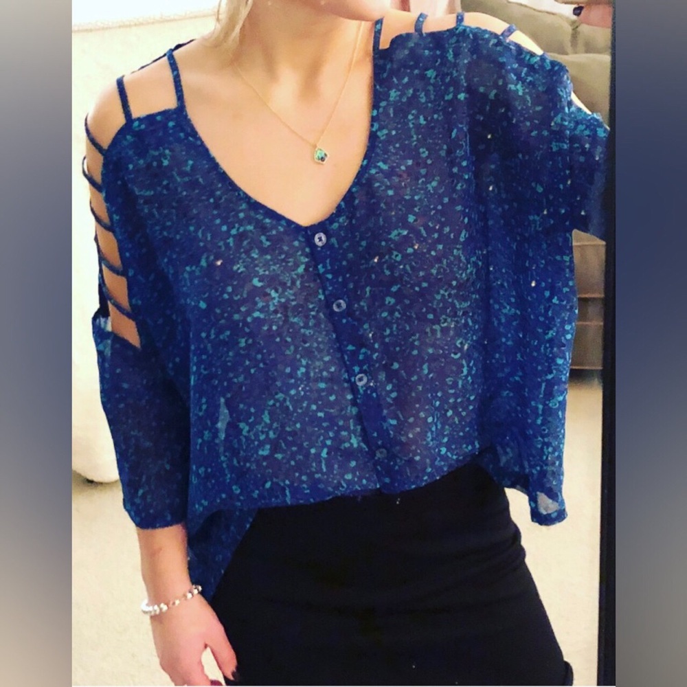 Chiffon bare sleeve blouse